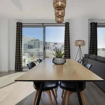 The Sunny Penthouse Lägenhet